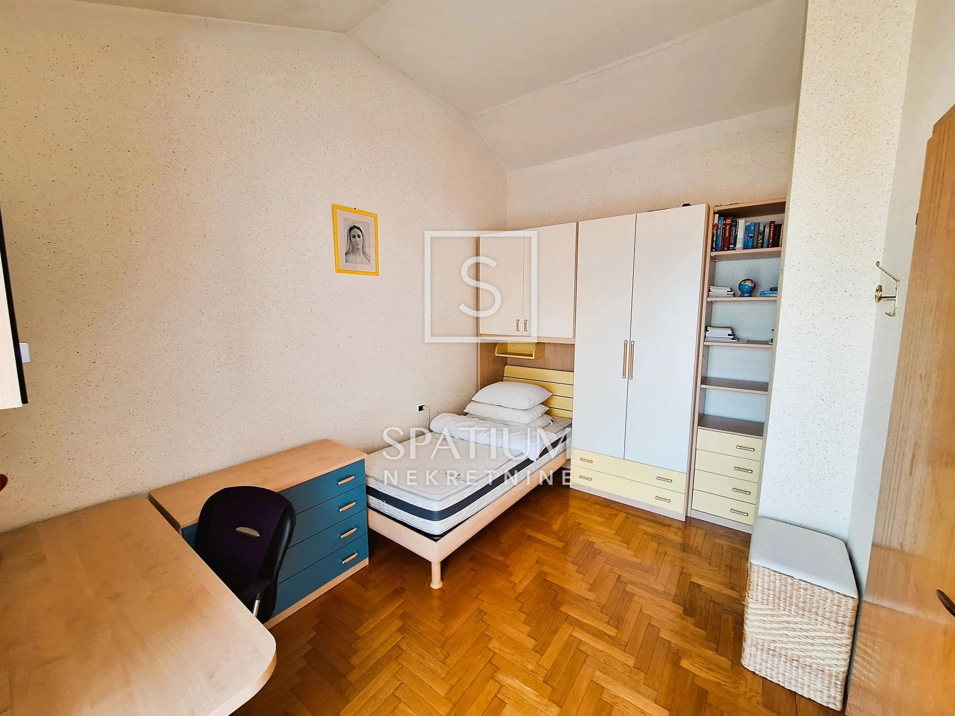 paveki, veliki stan u blizini mora za najam - slika 22