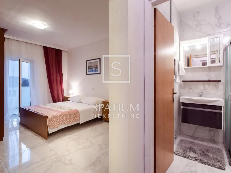 otok rab, kampor, etaža kuće s dva apartmana - slika 8
