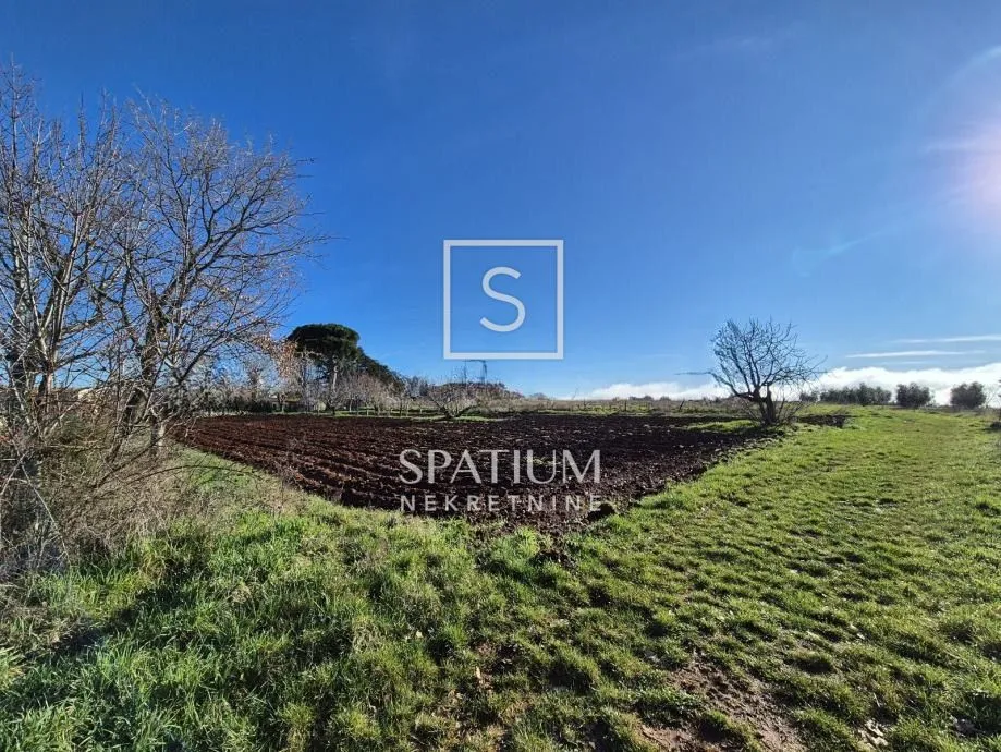 kaštelir, građevinsko zemljište 1180 m2 - slika 2