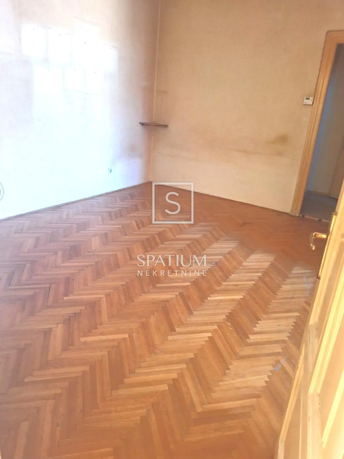 centar, dvosoban stan za adaptaciju - slika 4