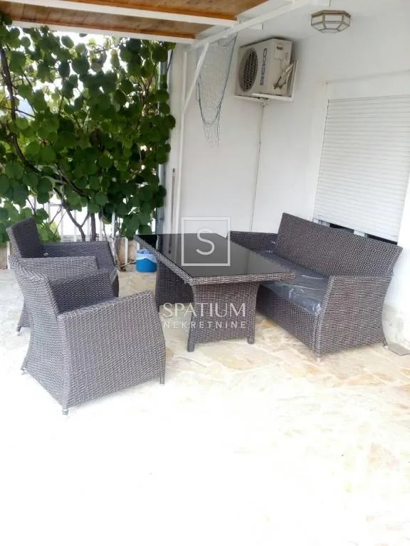 novi vinodolski, dvojna kuća s pet apartmana - slika 4