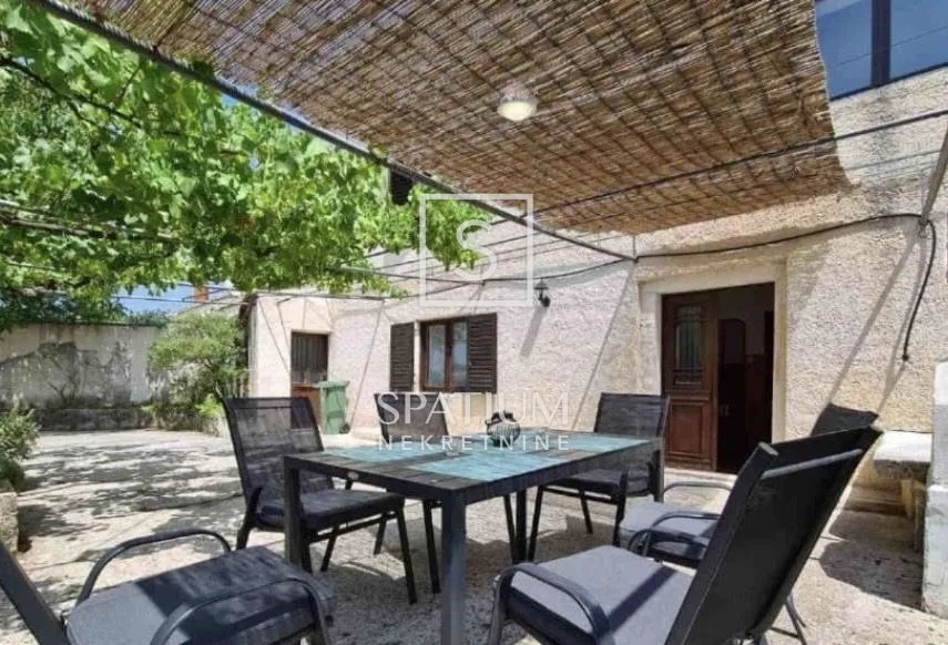 Svetvinčenat, Kuća Sa Dvorištem