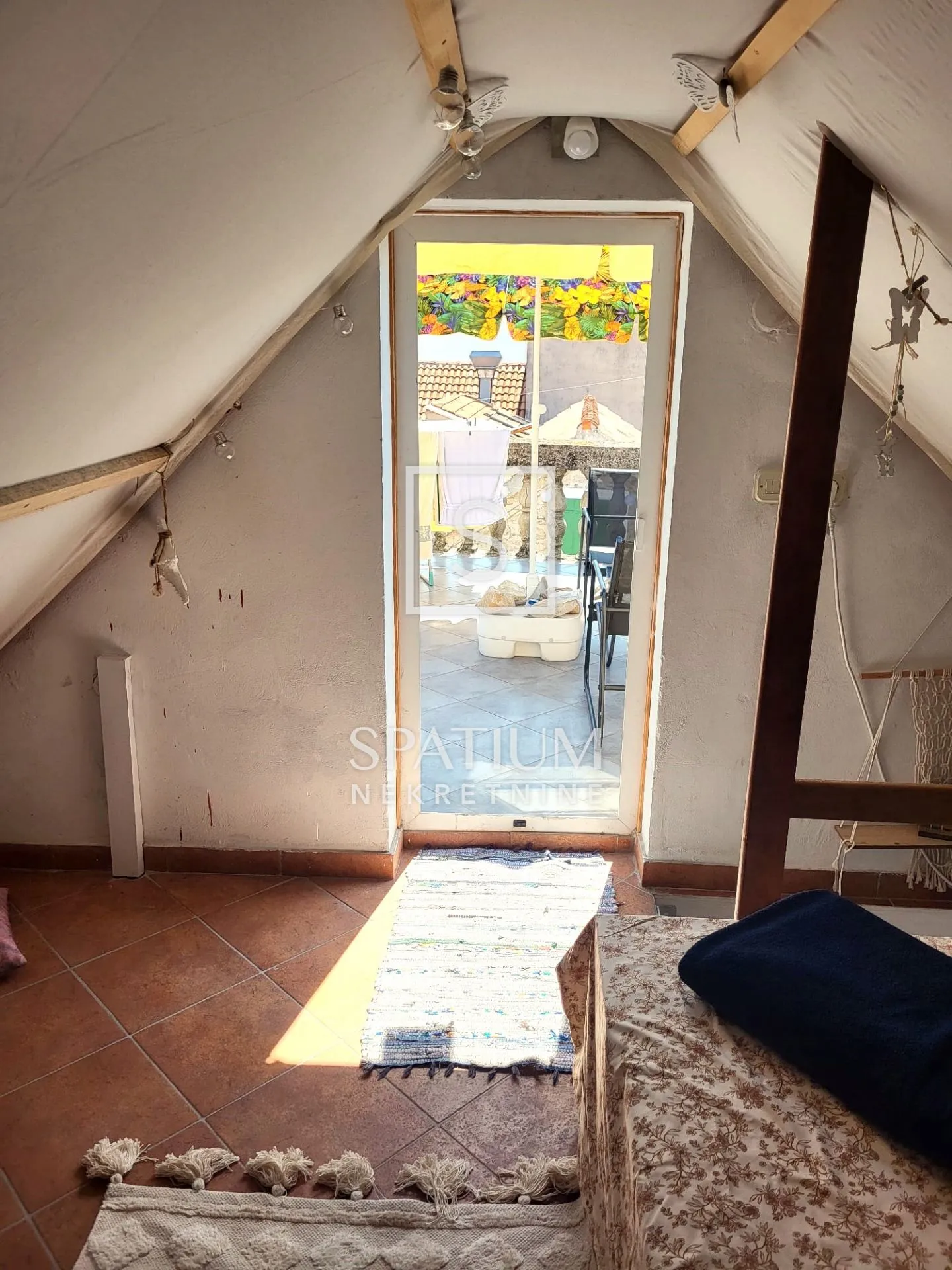 vodice, renovirana starina u centru grada - slika 11