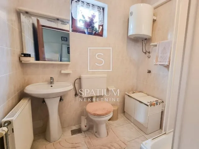 novi vinodolski, dvoetažni stan s dva parkinga - slika 10