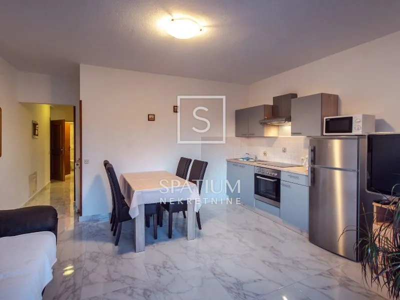 otok rab, kampor, etaža kuće s dva apartmana - slika 4