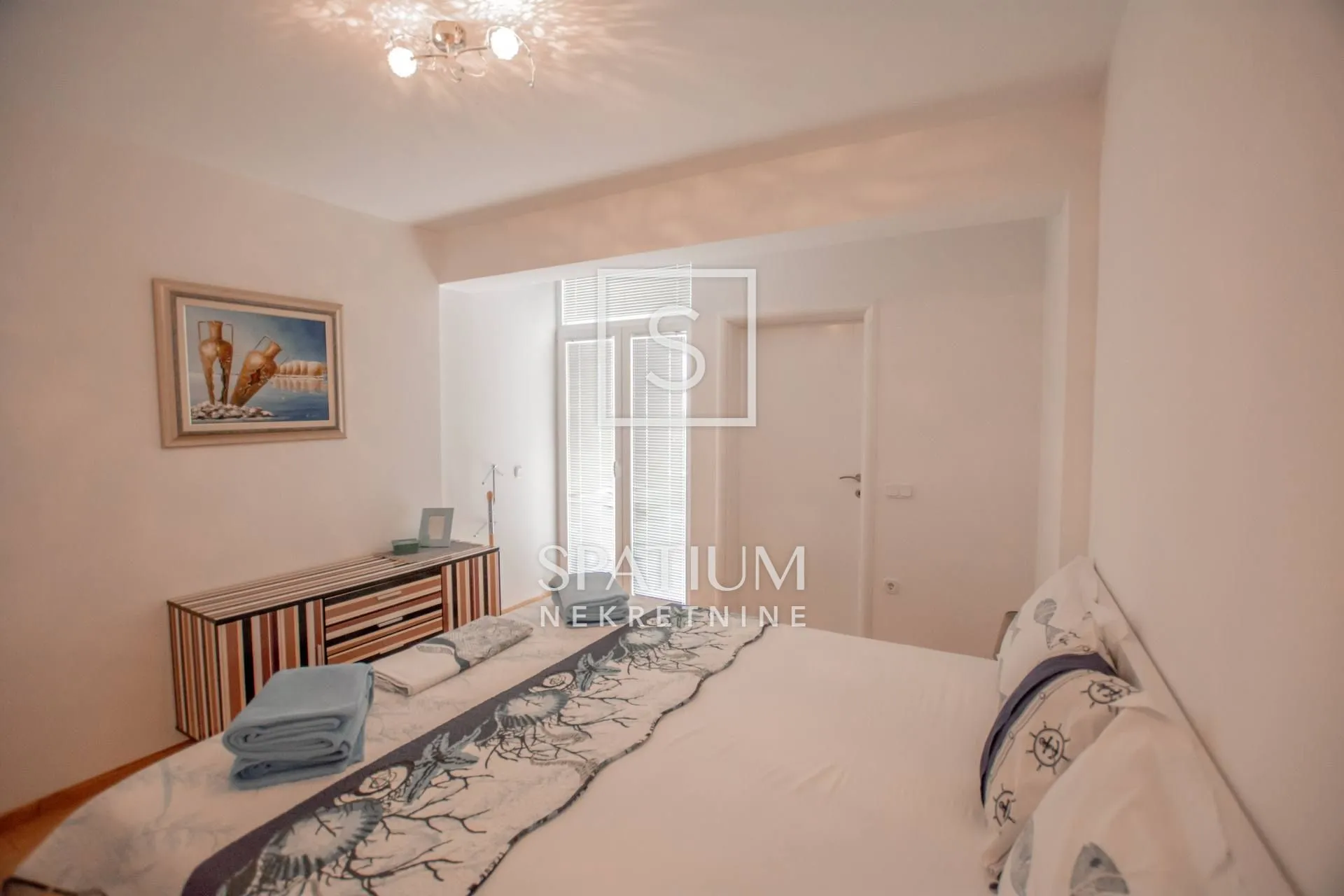 poreč, vila s 10 apartmana, bazen, 500 m od mora - slika 14