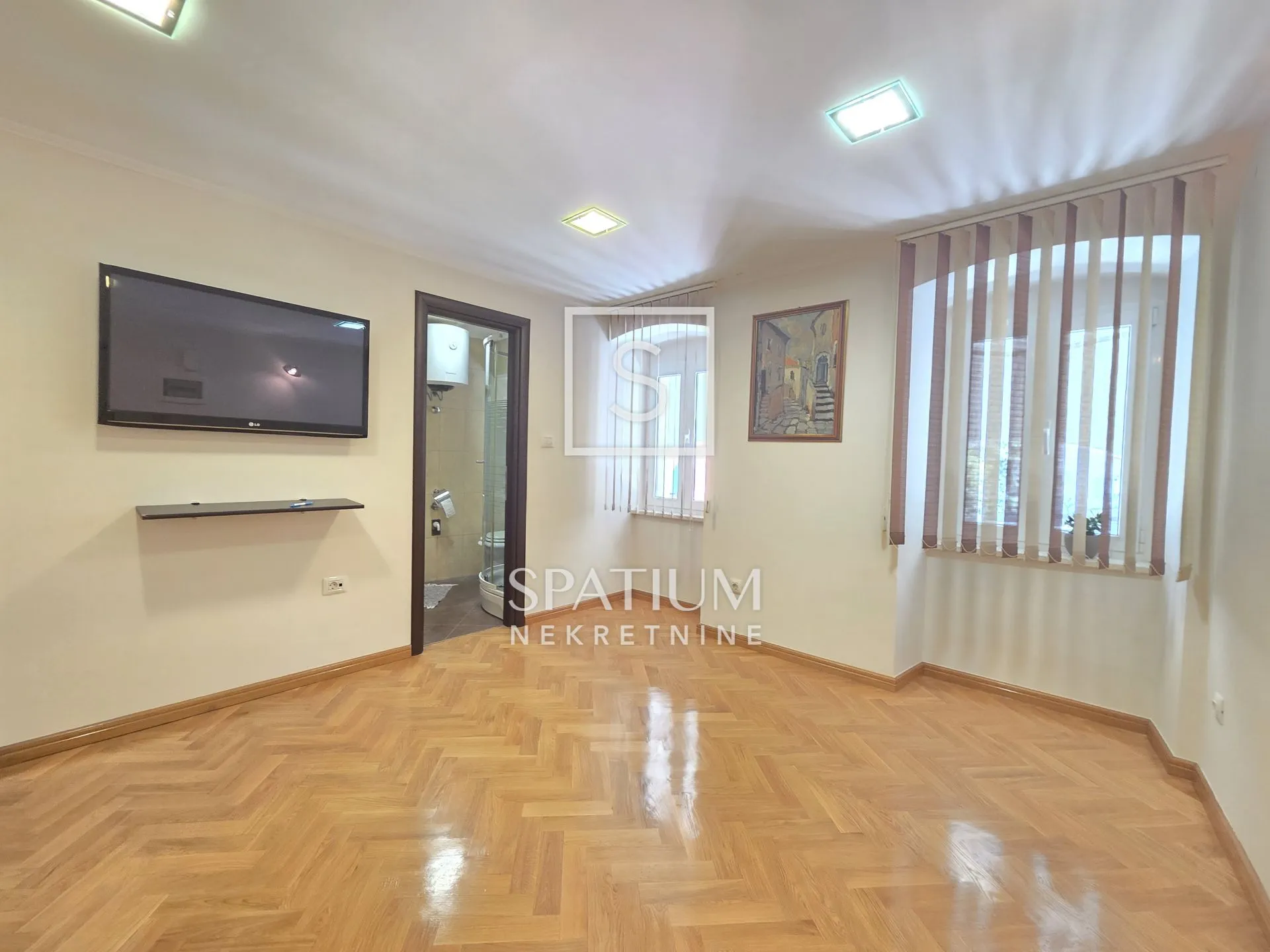 centar, uredski prostor 32m2 - slika 2