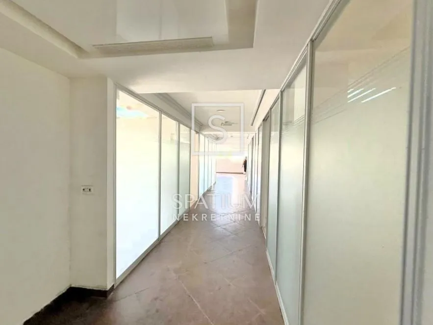 šapjane, poslovno - stambena zgrada s velikom okućnicom - slika 3