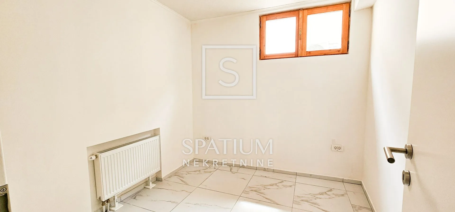 novi vinodolski, novogradnja s tri apartmana u centru - slika 5
