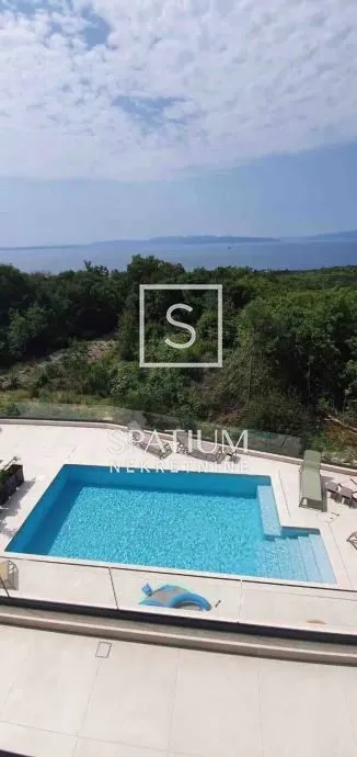 kostrena, stan s bazenom i teretanom za najam - slika 13