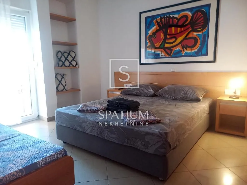 Novi Vinodolski, Kuća S Apartmanima U Centru