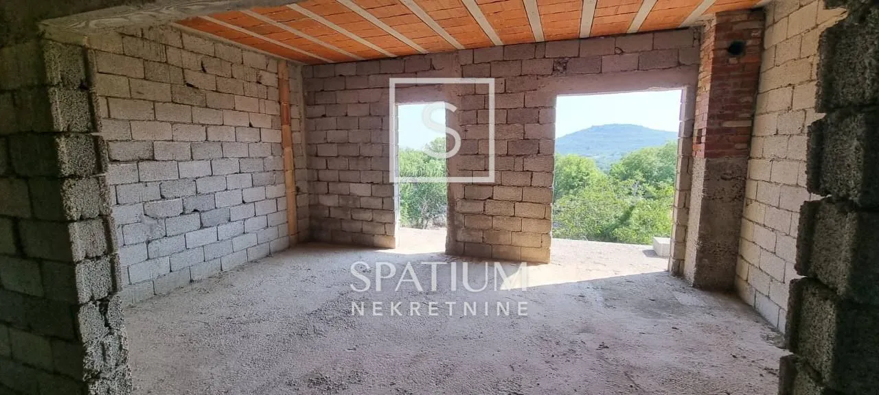brač, gornji humac nedovršena kuća s velikom okućnicom - slika 6