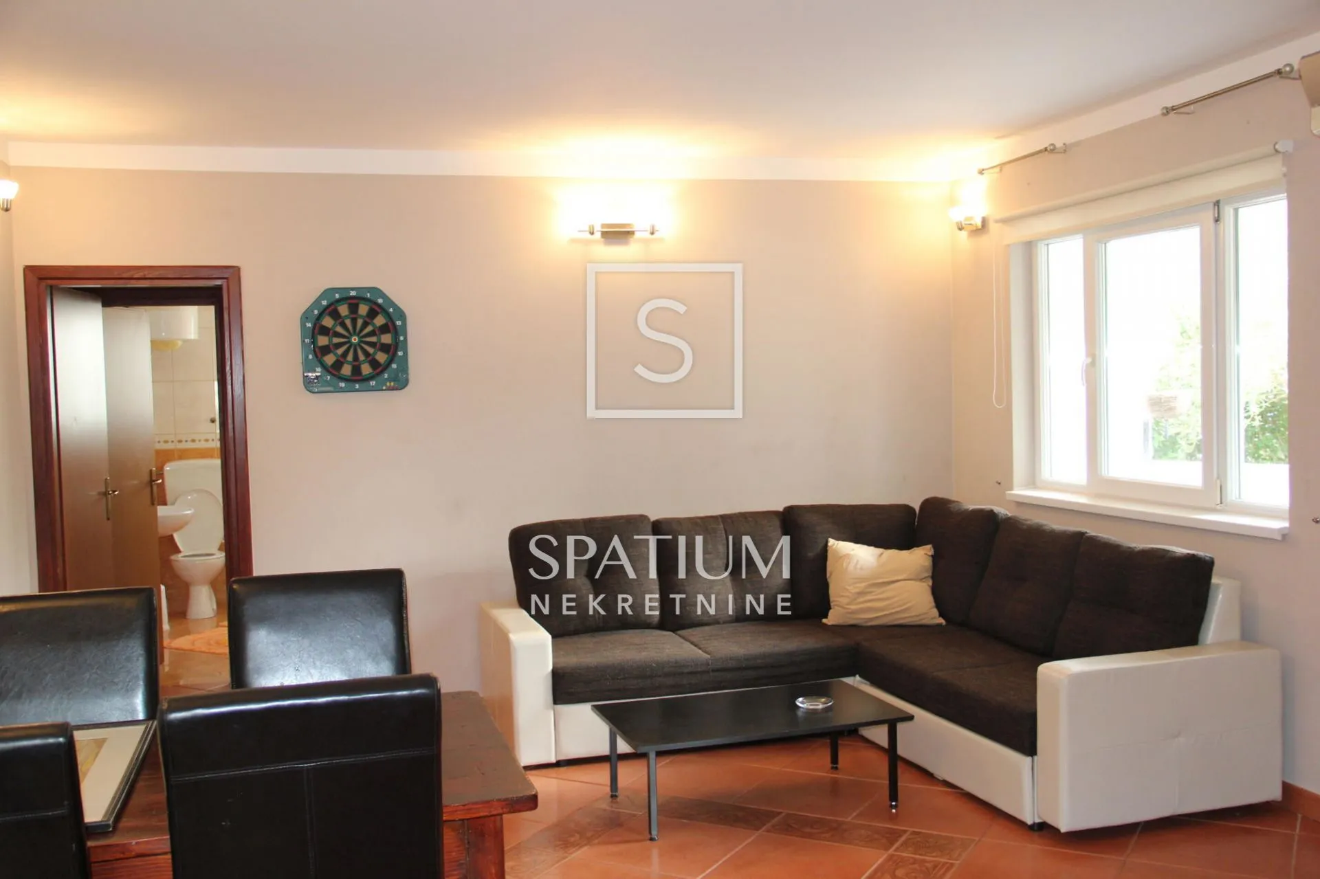 rovinj, dvosoban stan s 60 m2 vrta - slika 2