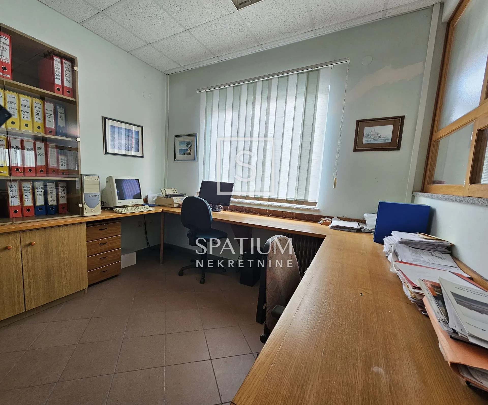 KASTAV, POSLOVNI PROSTOR S HALOM I 3000m2 OKOLIŠA NA DUGOROČAN ZAKUP