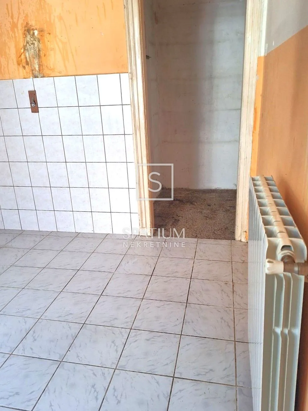 centar, dvosoban stan za adaptaciju - slika 5