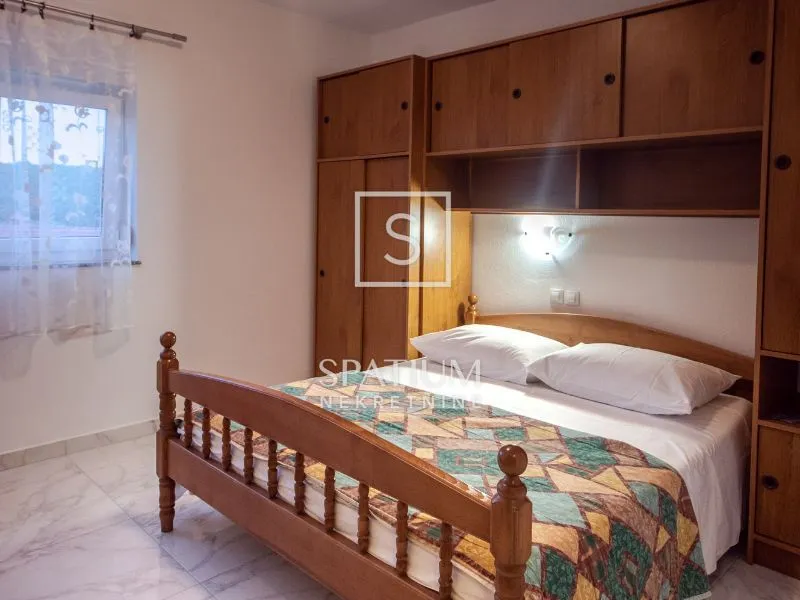 otok rab, kampor, etaža kuće s dva apartmana - slika 13