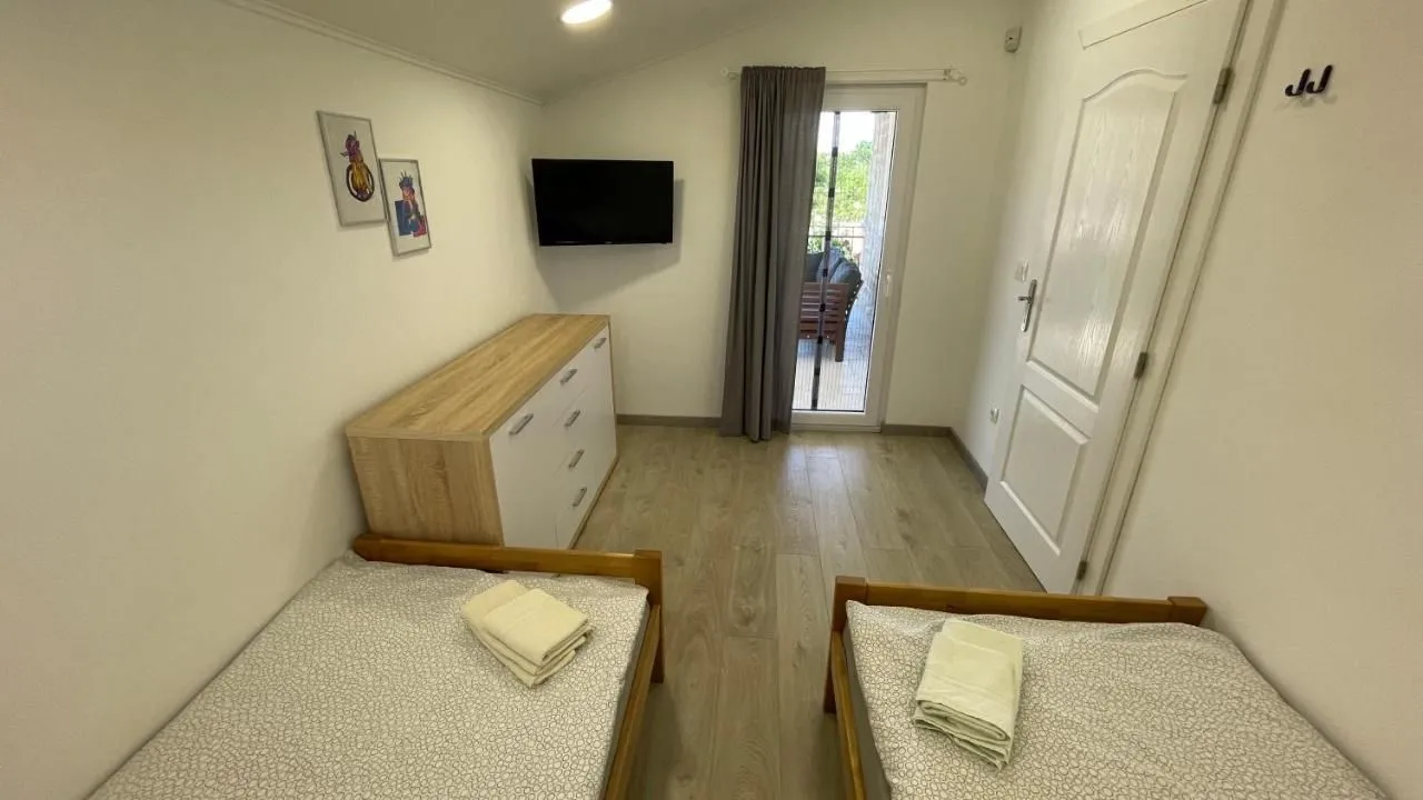 poreč, valkarin, samostojeća kamena kuća s bazenom - slika 14