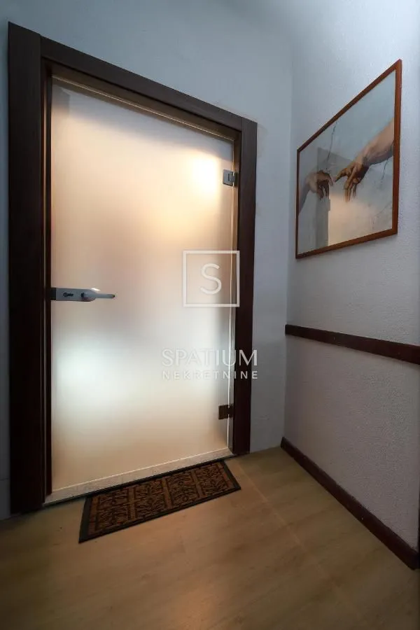 rijeka, centar, prodaja uhodanog poslovanja, 3 apartmana - slika 19