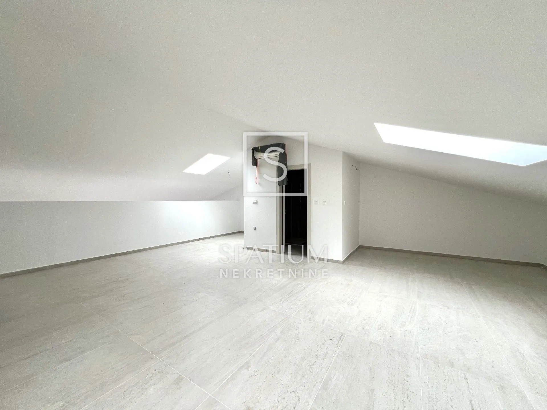 valbandon, stan sa galerijom 138 m2 - slika 8
