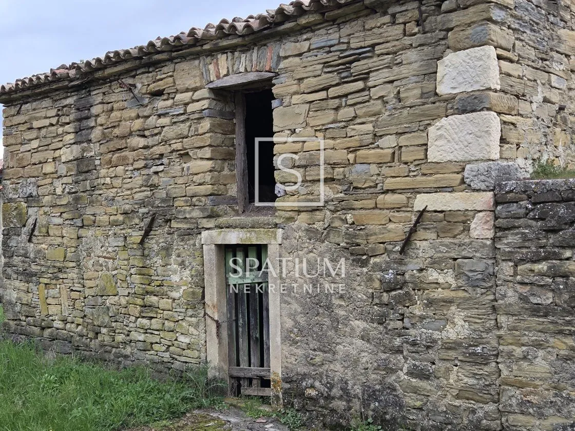 kršan, kamena kuća, zgrada i garaža za renovaciju - slika 3