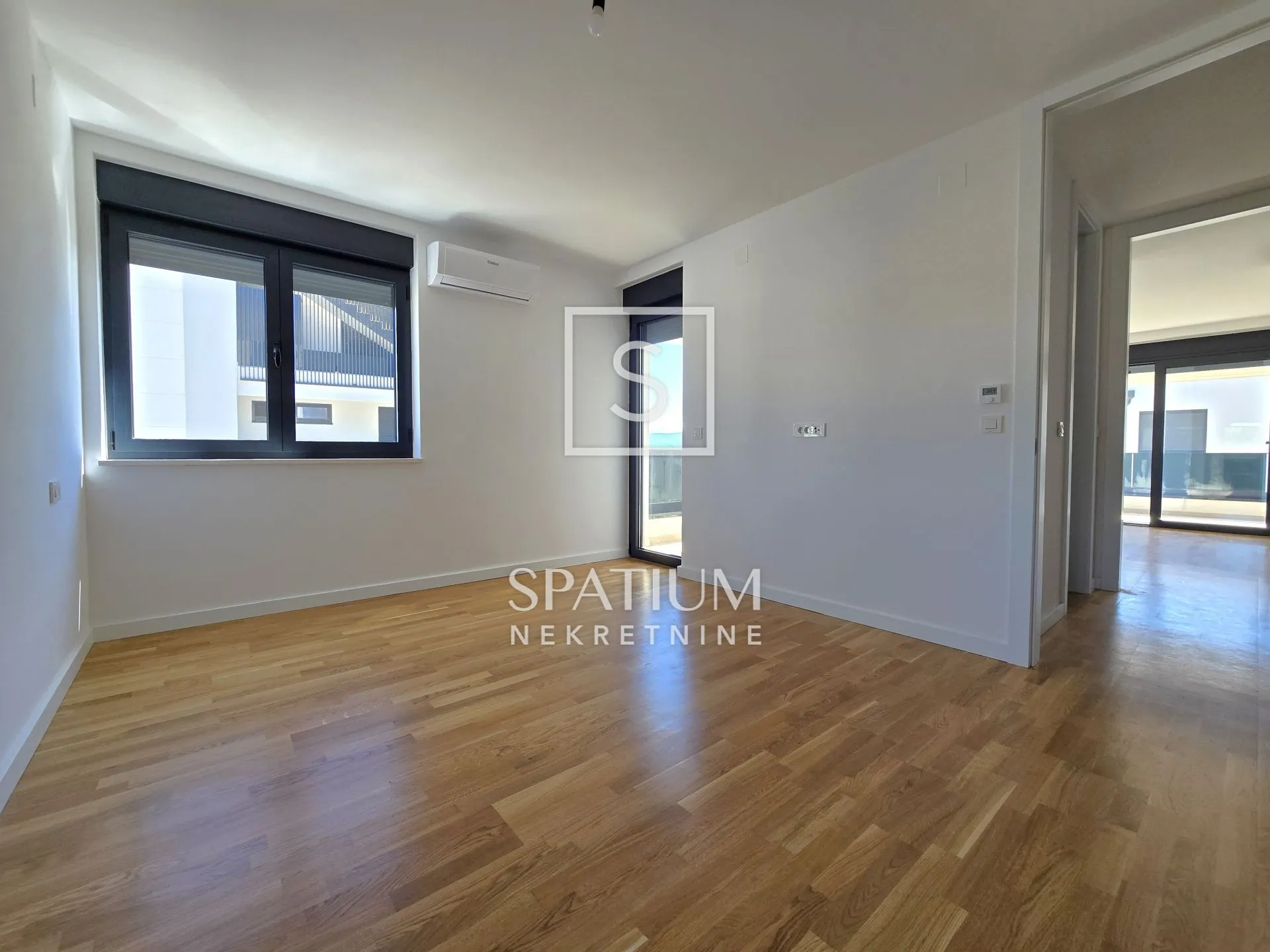 otok krk, grad krk, luksuzni dvoetažni apartman s bazenom - slika 10
