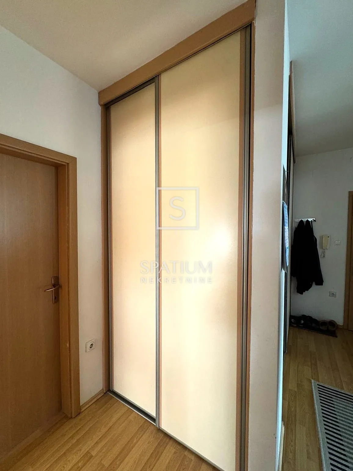 karlovac, stambeno - poslovna kuća s tri stana - slika 7