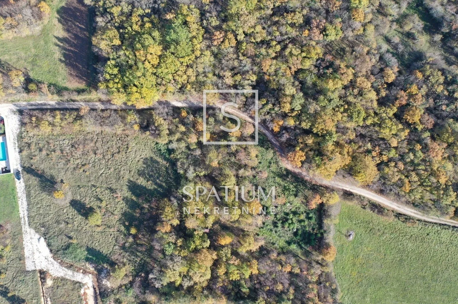 tinjan, građevinsko zemljište pravilnog oblika površine 600m2 - slika 3