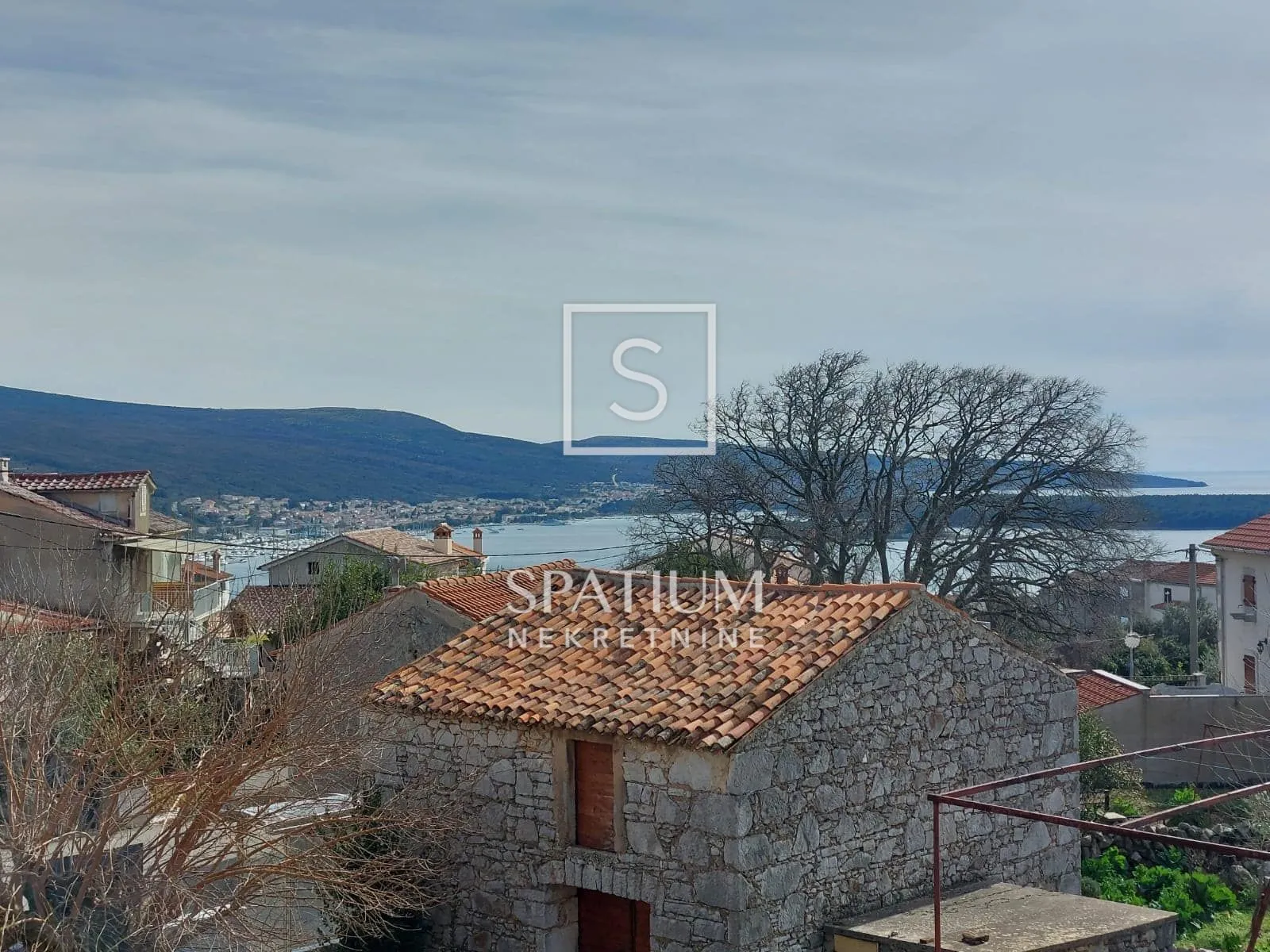 kornić, kuća sa puno potencijala - slika 13