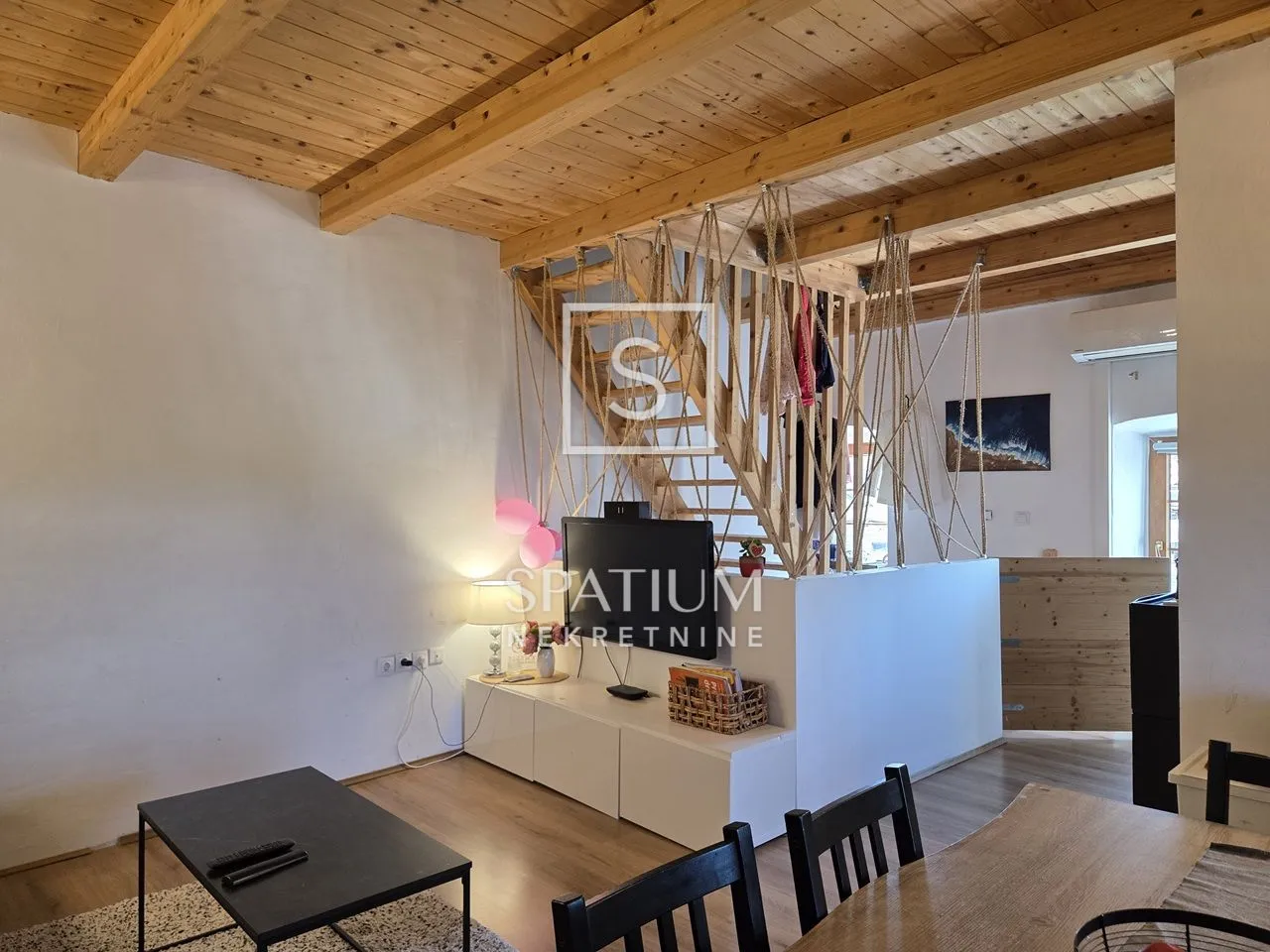 krnica, kamena kuća sa tri apartmana - slika 4
