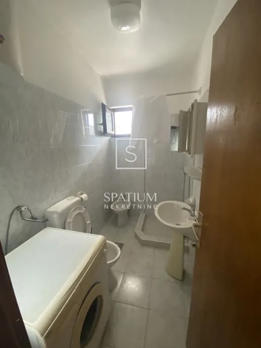 poreč, samostojeća kuća s više stambenih jedinica na mirnoj lokaciji - slika 3