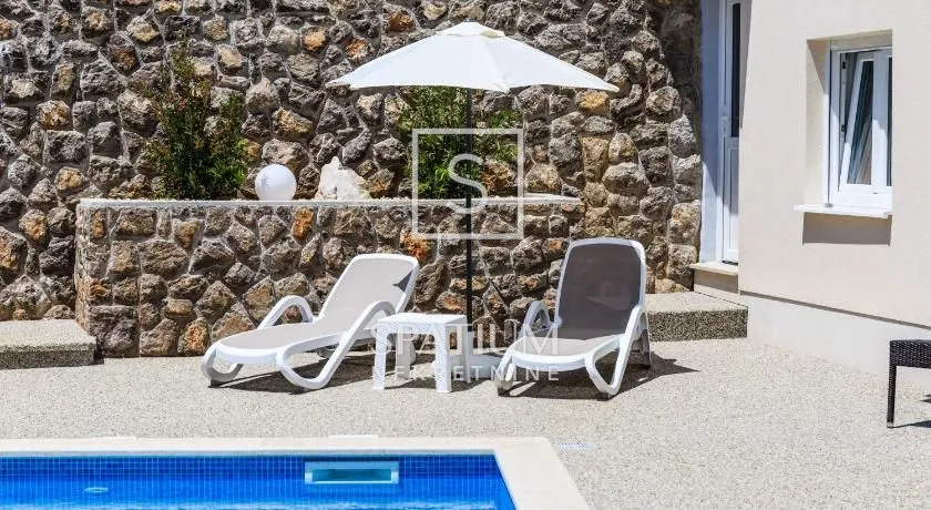ika, predivna vila s apartmanima i bazenom - slika 21