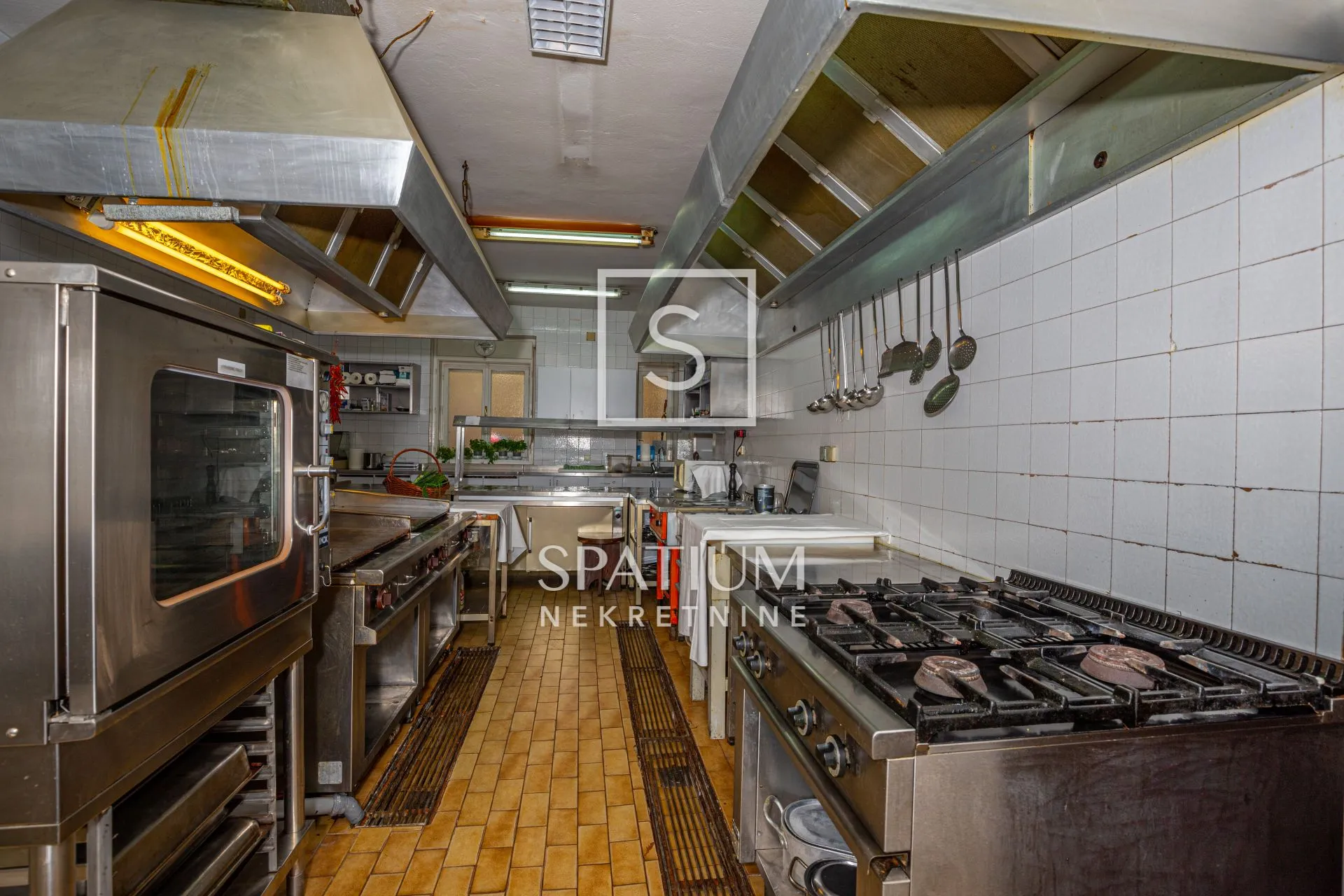 Crikvenica, Opremljen Poslovni Prostor - Restoran Na Vrhunskoj Lokaciji