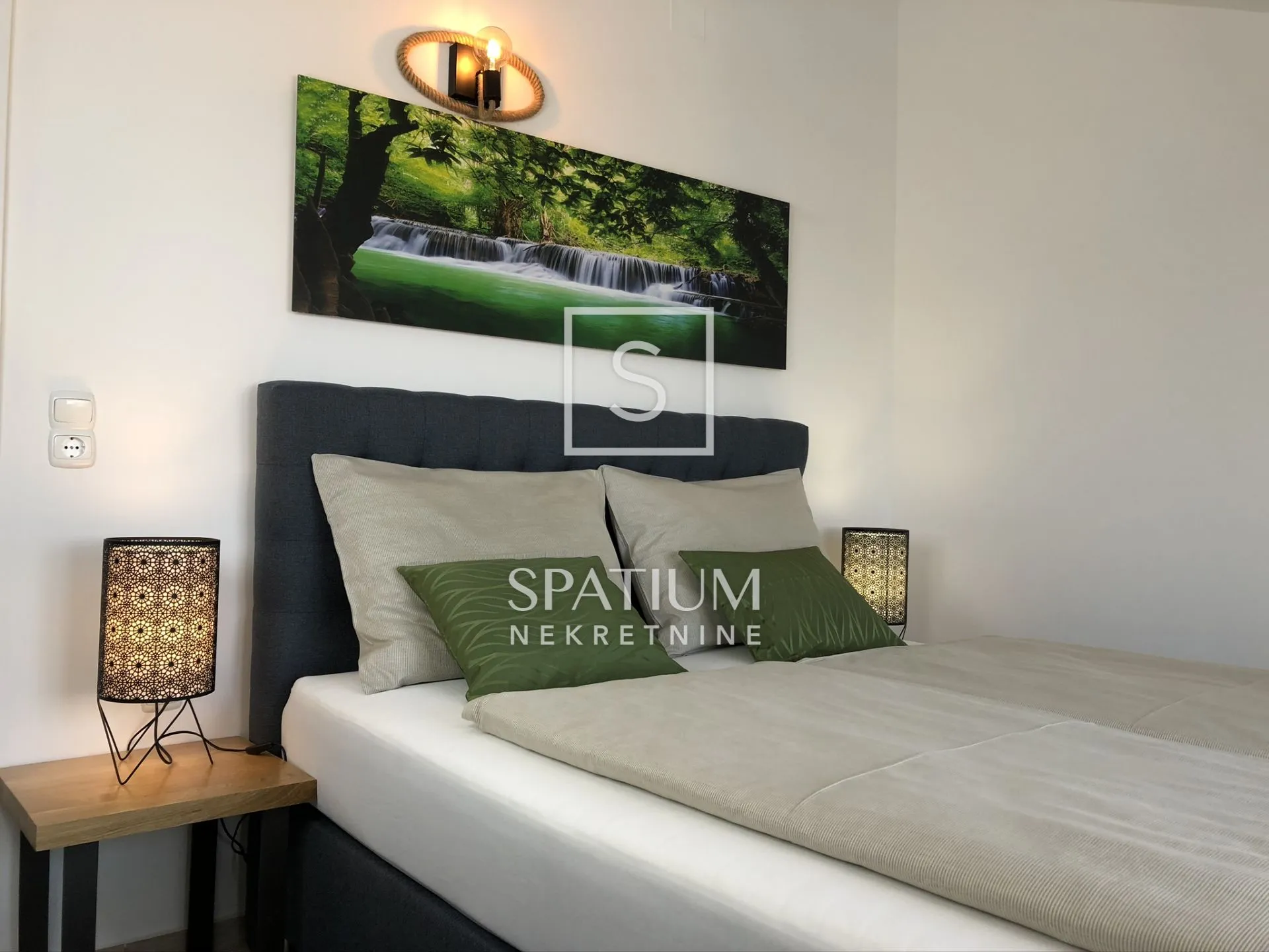 ika, oprić, kuća s osam apartmana i bazenom - slika 5