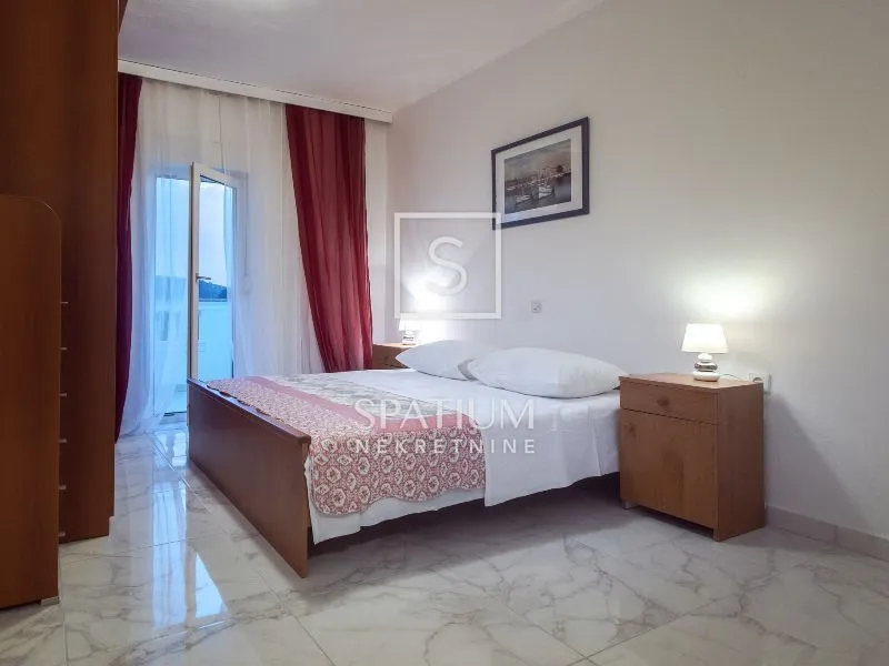 otok rab, kampor, etaža kuće s dva apartmana - slika 6