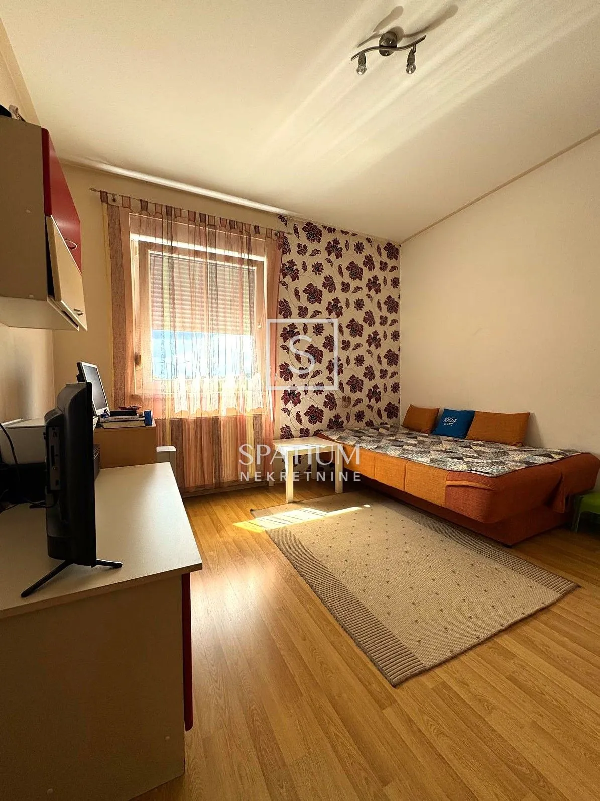 karlovac, stambeno - poslovna kuća s tri stana - slika 8