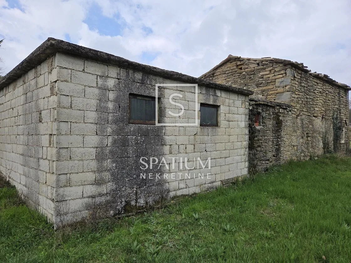 kršan, kamena kuća, zgrada i garaža za renovaciju - slika 7