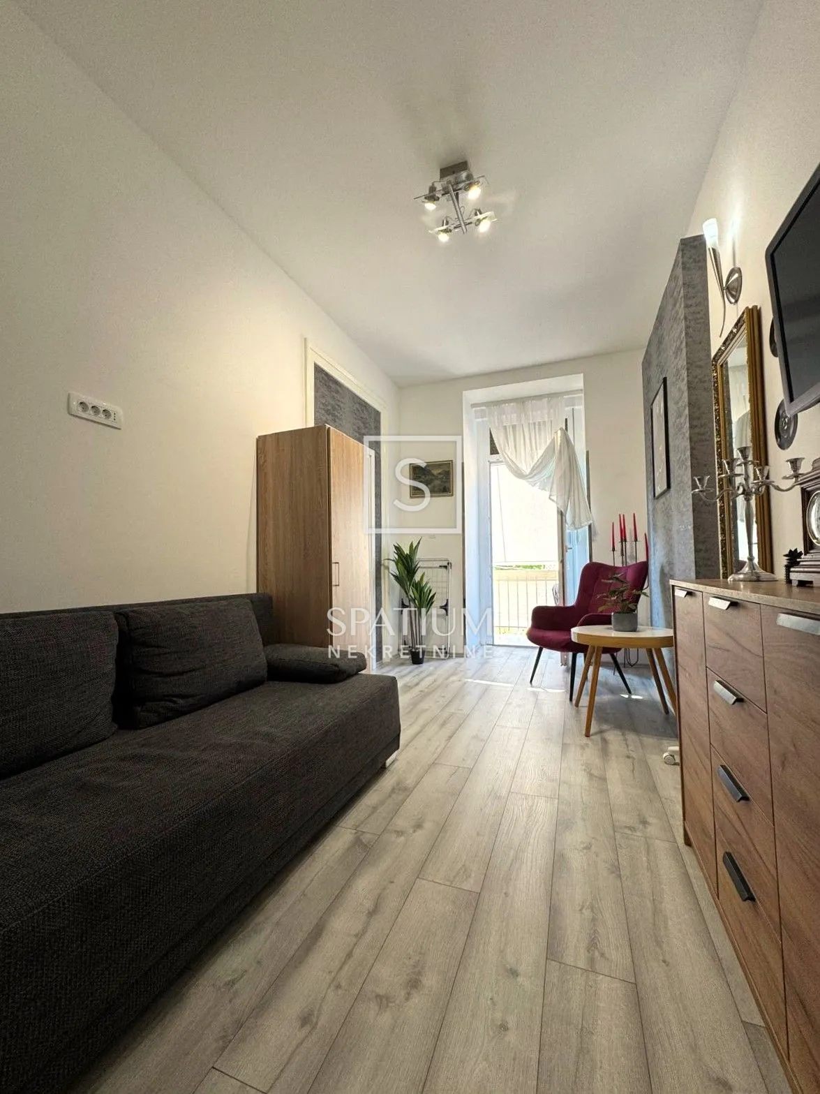 brajda, renovirani dvosobni stan s balkonom - slika 8