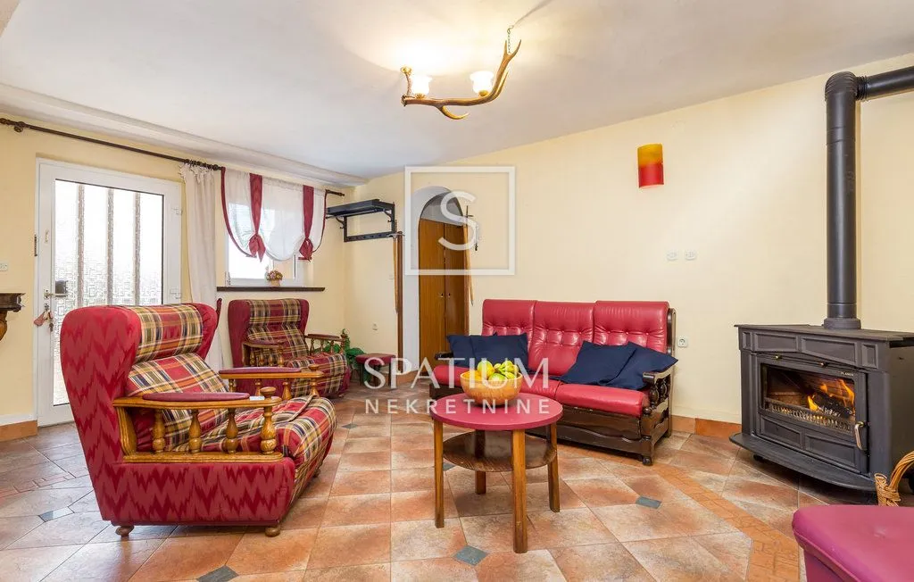 vrbovsko, kuća s bazenom i okućnicom od 6200 m2 - slika 4