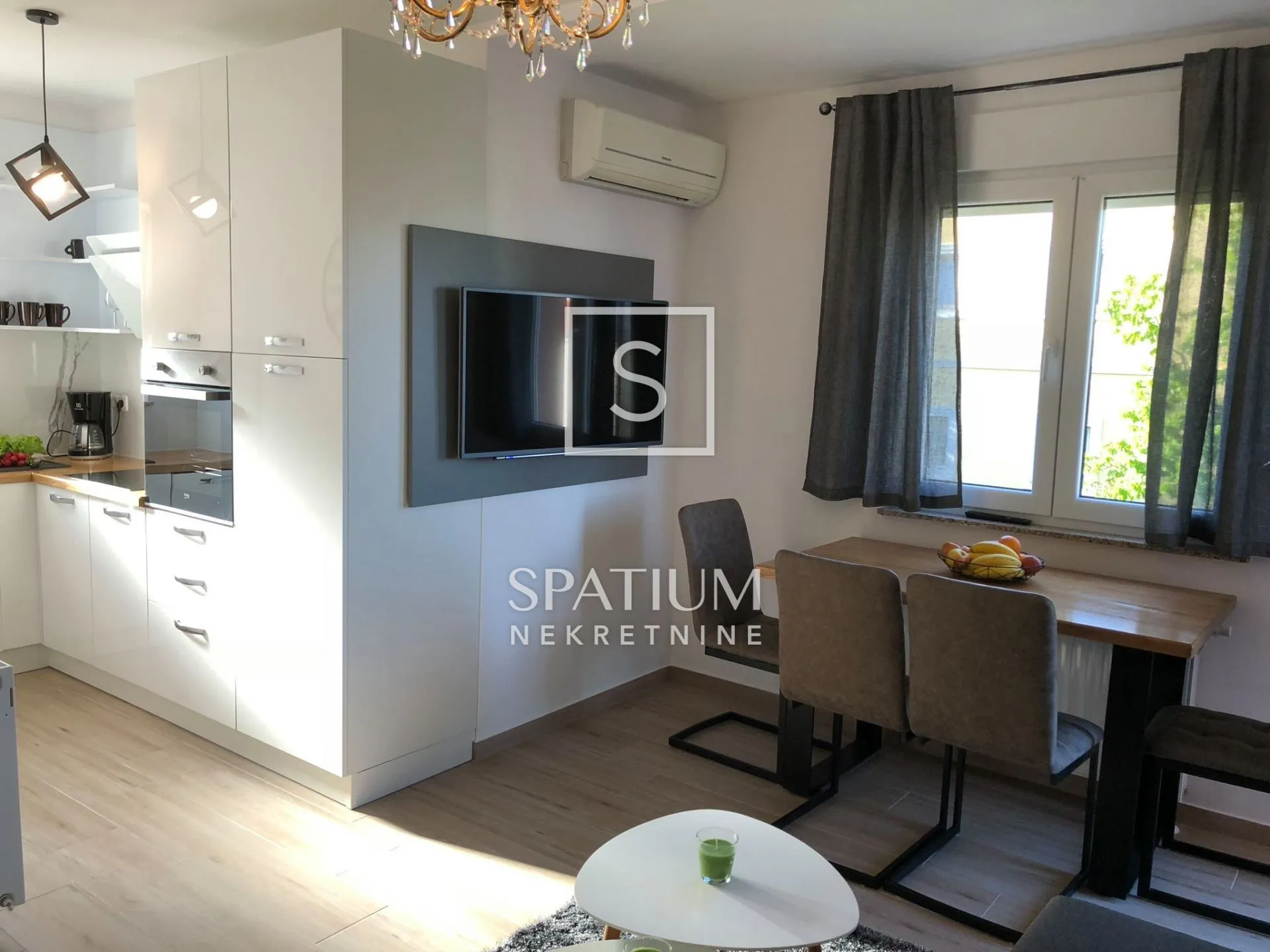 ika, oprić, kuća s osam apartmana i bazenom - slika 9
