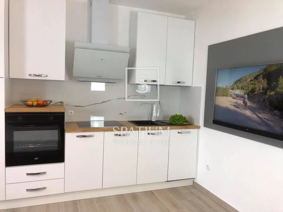 ika, oprić, kuća s osam apartmana i bazenom - slika 21