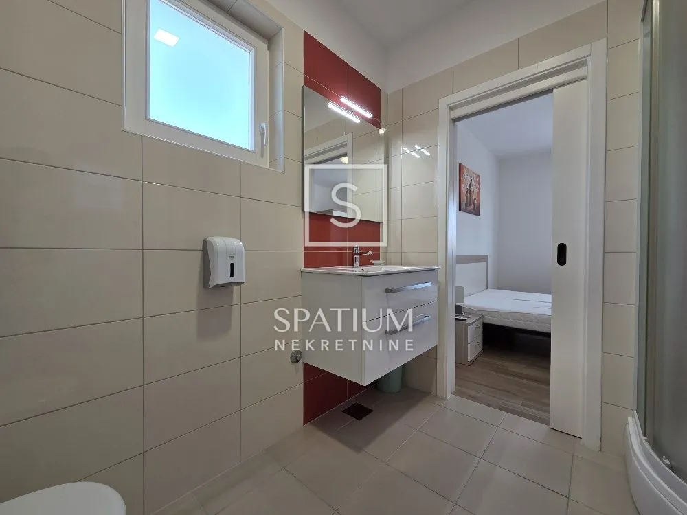 labin, okolica, kuća s bazenom i pogledom u blizini mora - slika 26