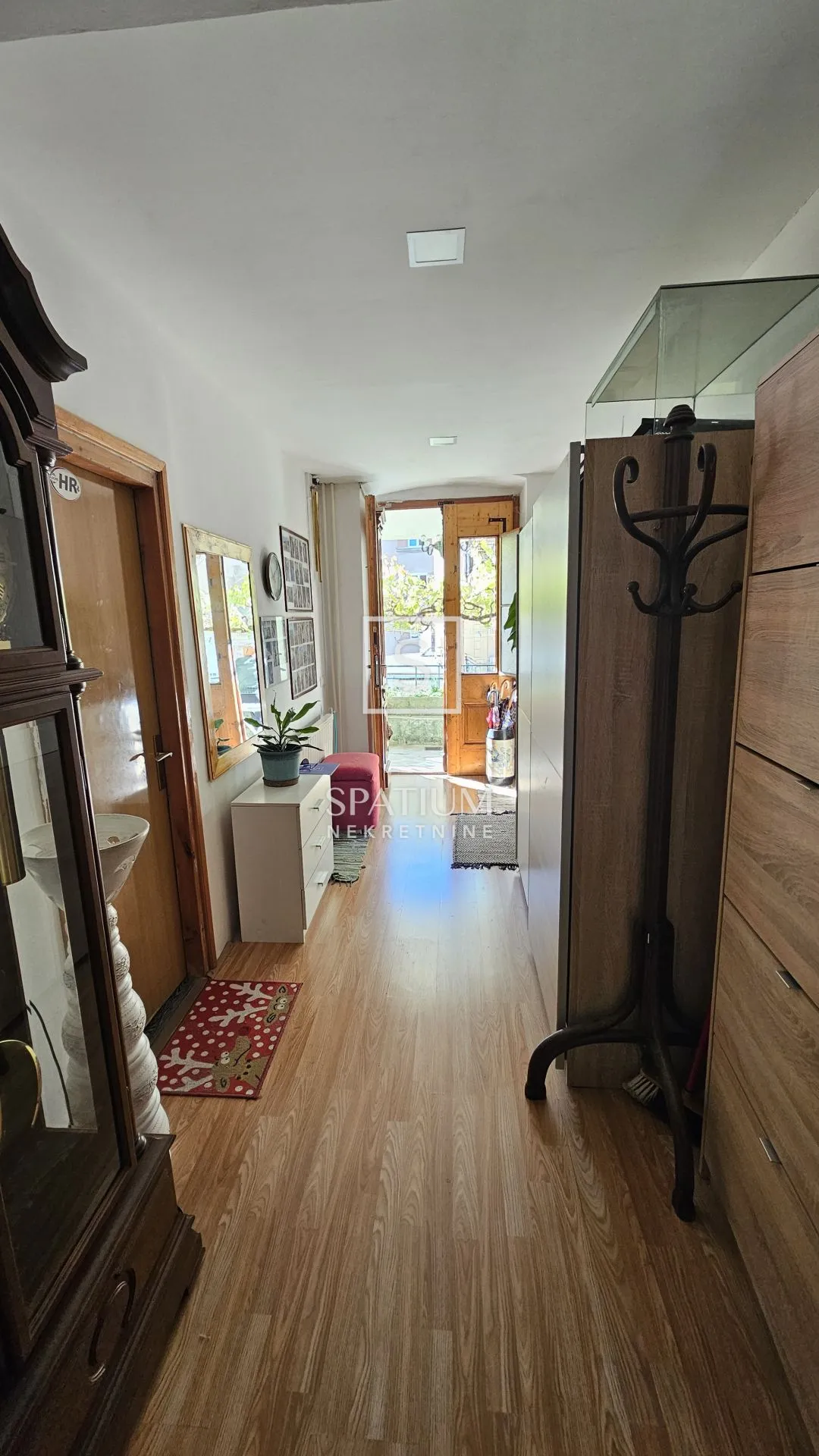 belveder, četverosoban stan s 150m2 okućnice na korištenje - slika 10