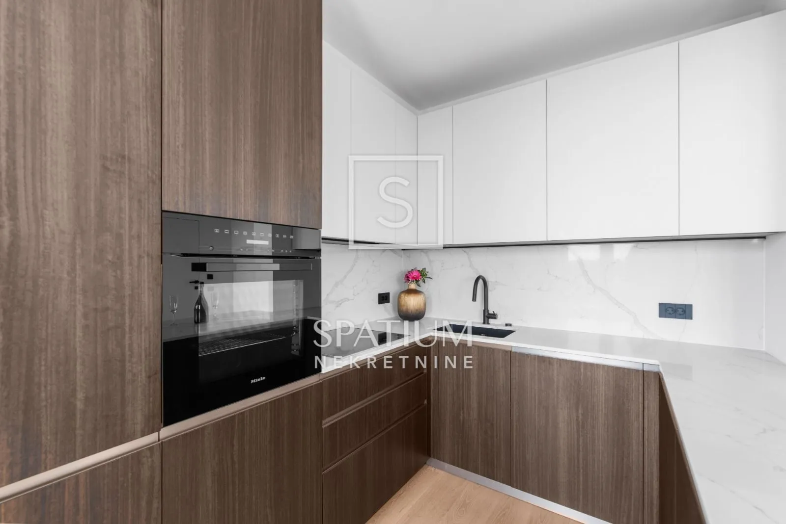 poreč, luksuzni penthouse 600 m od mora s jacuzzijem i panoramskim pogledom - slika 8