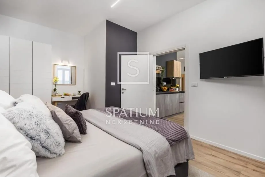rijeka, centar, tri jednosobna apartmana - slika 10