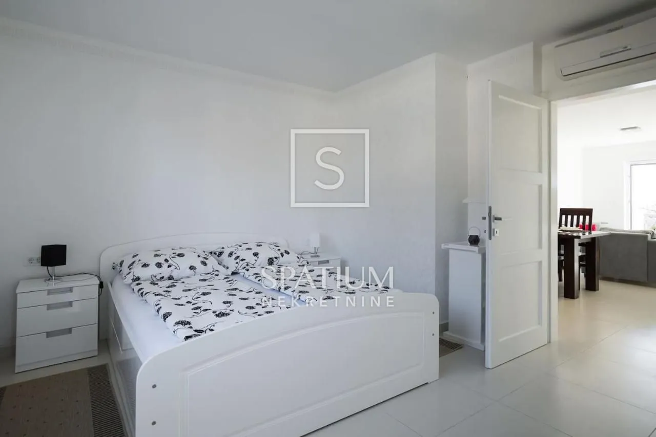 poreč, kaštelir, vila s bazenom i pogledom na more - slika 13