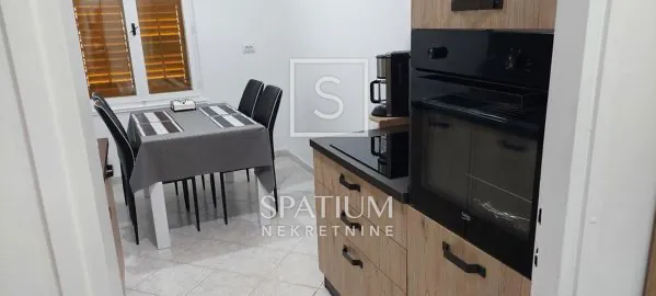 senj, stan u centru - slika 1