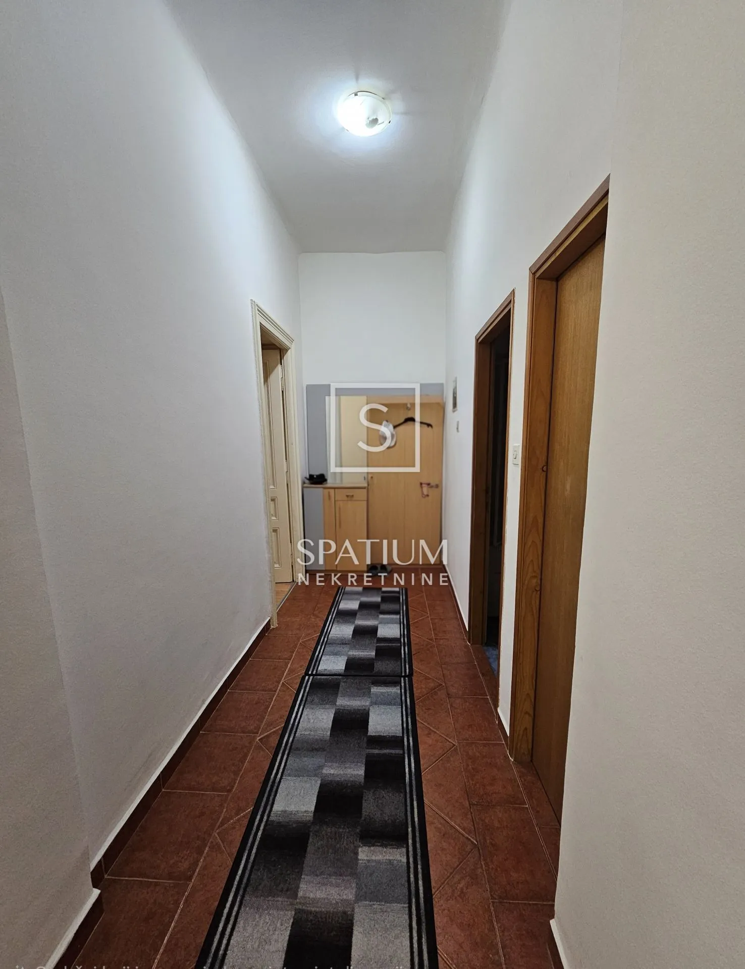 kastav, trosoban stan s balkonom u centru - slika 7