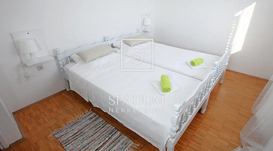 malinska, kuća s dva bazena - slika 22
