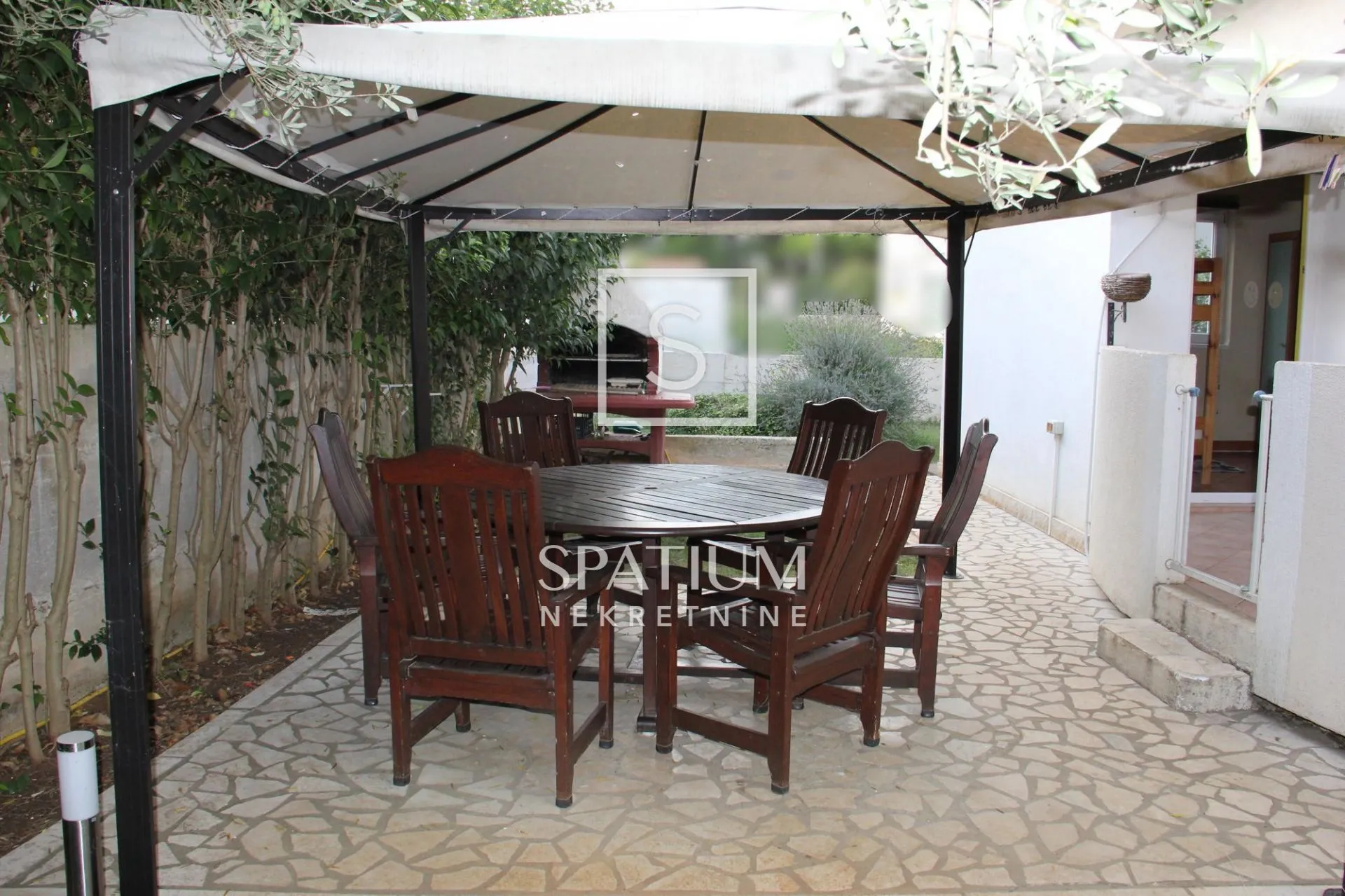 ROVINJ, DVOSOBAN STAN S 60 m2 VRTA
