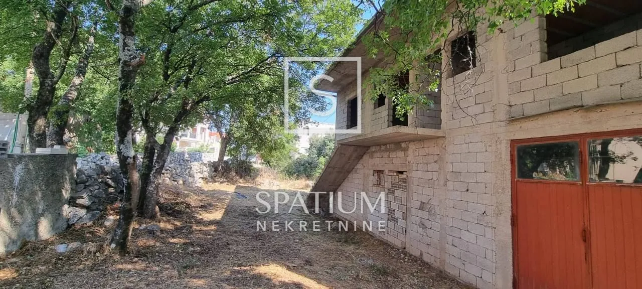brač, gornji humac nedovršena kuća s velikom okućnicom - slika 3